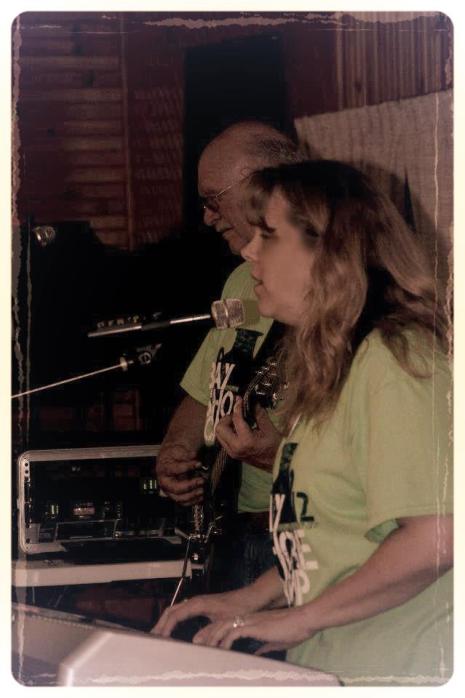 602614_4803512770321_1442349942_n